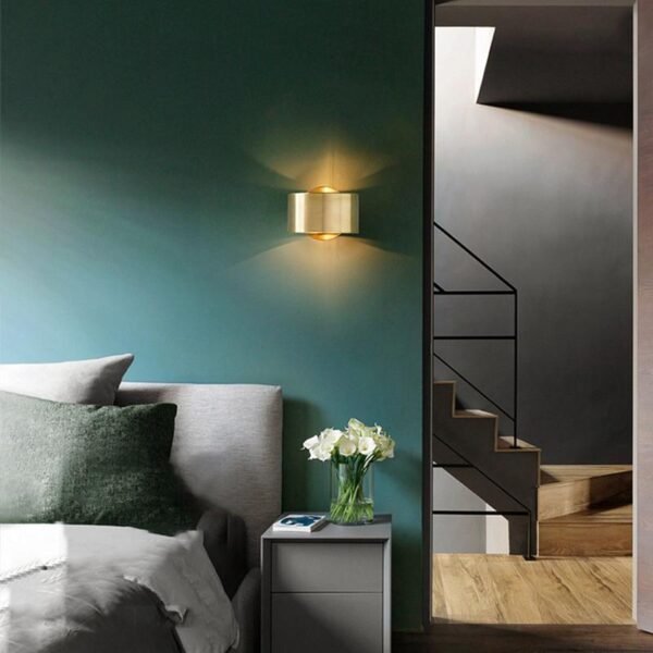Mid Century One Light Wall Sconce in Brushed Brass Finish - Image 4
